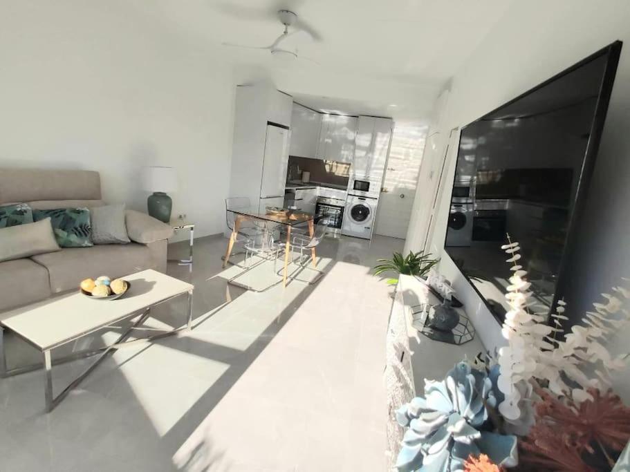 Lux. Frontbeach-Terrace. 5 Pools.Tv. 2 A.C.Netflix Benalmádena Buitenkant foto
