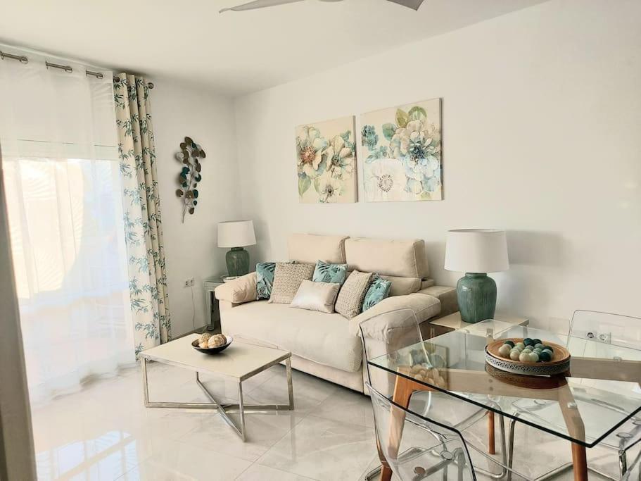 Lux. Frontbeach-Terrace. 5 Pools.Tv. 2 A.C.Netflix Benalmádena Buitenkant foto