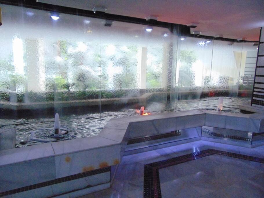 Lux. Frontbeach-Terrace. 5 Pools.Tv. 2 A.C.Netflix Benalmádena Buitenkant foto